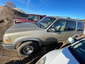 2000 Ford Explorer XLS - 4X4