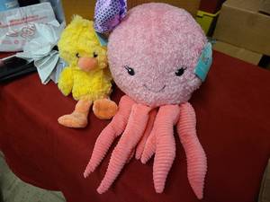 Cute octopuss and chick stuffed toys