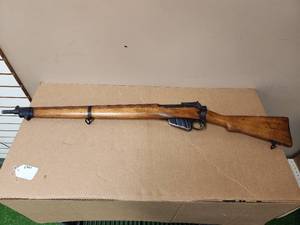 lot 7 image: Enfield Model 4 MK1 0.303 Bolt-Action Rifle