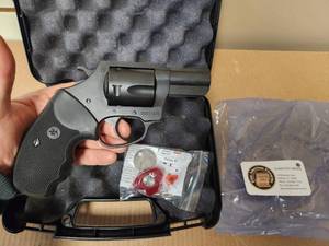 lot 14 image: Charter Arms Mag Pug .357 Magnum Pistol - Padded Hardcase