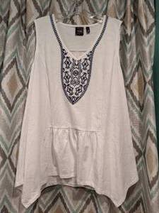 lot 485 image: New Rafaella Tank Top Blue and White Womens Size Medium P