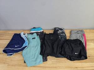 lot 88 image: Womens Athletic Nike Shorts Size Medium K