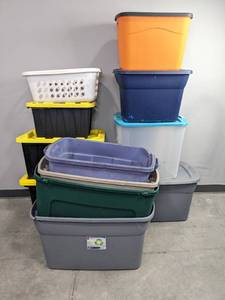 lot 124 image: Lot of 11 Plastic Storage Totes of Various Sizes and Brands, 6 with Lids & 1 Laundry Basket K