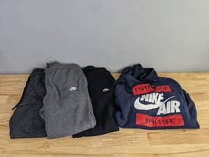 lot 71 image: Nike Mens Sweatpants and Hoodie Size Large K