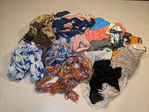 lot 478 image: 13 Fun Colorful Scarves P