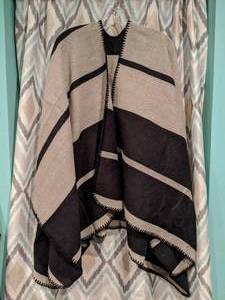 lot 409 image: New Womens jack & missy Harper wrap Gray and Black P