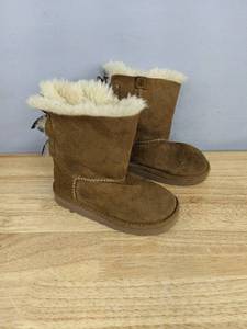 lot 114 image: Brown Ugg Boots KidsToddler Size 9 K