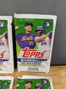 lot 29C image: 10 Brand New 2022 Topps Update MLB Baseball Card Packs I