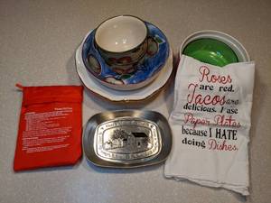lot 423 image: New Flour Sack Towel Bowls New Potato Express P