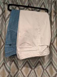 lot 424 image: d & co. denim & company. Two New Pairs of BermudasCapris Blue Jean White Womens Size 10 P