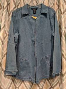 lot 428 image: New Denim & Co. Jean Shirt Flowered Embroidery Womens Size Medium P