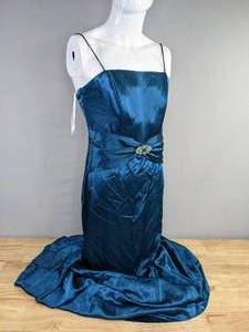 lot 127 image: New Elegant Blue Prom or Special Occasion Dress Size Large K
