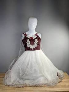 lot 87 image: Beautiful Womens Pageant Dress Size 12 K