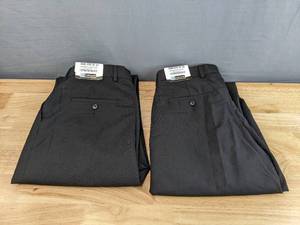 lot 130 image: New (2) Mens Edwards Pleated Front Polywool Dress Pants Size 32x43 J