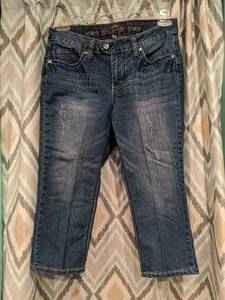 lot 434 image: Royalty Capri Jeans Studs On Pockets Womens Size 8 P