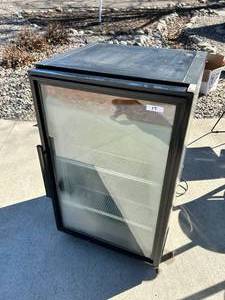 lot 17 image: True Commercial Refrigerator 24 x 23x 40 - Working Condition