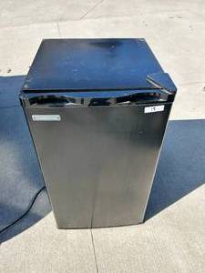 lot 18 image: Tramontina 3.2 Cu. Ft. Mini Fridge  - Working Condition -