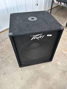 lot 22 image: Peavey PV 118 Single 18 Powered Subwoofer