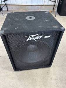 lot 23 image: Peavey PV 118 Single 18 Powered Subwoofer
