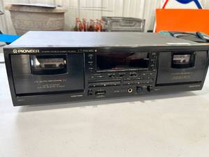 lot 39 image: Pioneer CTW604RS Dual Cassette Deck