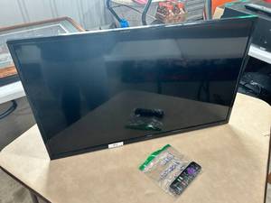 lot 71 image: Insignia 32 LED TV