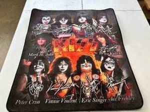 lot 99 image: 39 x 45 KISS Band Members Soft Plush Indoor Mat