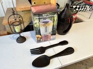 lot 131 image: Home Decor Variety Lot with Beverage Dispenser
