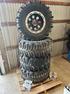 lot 2 image: Lot of 4 Super Swamper 35x14.50-16LT TSL Boggers & Rims - Complete