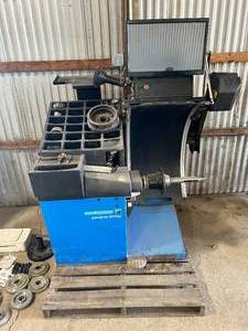 lot 5 image: Hofmann Geodyna 9000P Diagnostic Wheel Balancer with Touchscreen & 3D Camera Technology - New over $17000.00 -