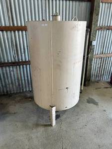 lot 6 image: 150 Gallon Steel Oil Tank
