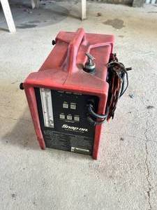 lot 7 image: Snap-on Evaporative Emissions Tester - Working Condition