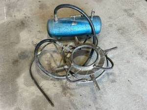 lot 10 image: Inflator Combination Tire Inflator & Bead Expander Model S-80