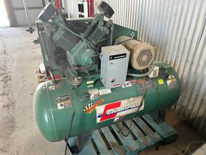 lot 13 image: Champion HR10-12 Reciprocating Air Compressor - 3 Phase - Working Condition