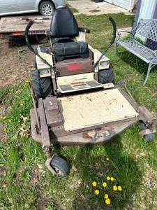 lot 3 image: Grasshopper Zero Turn Front-Sided Mower - Needs Repair -