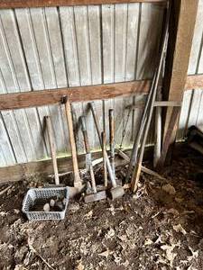 lot 33 image: Lot of Mauls, Axes, Wedges & Iron Bars