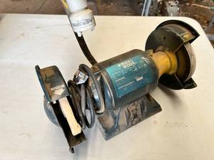 lot 55 image: Black & Decker Bench Grinder - Fully Functional -