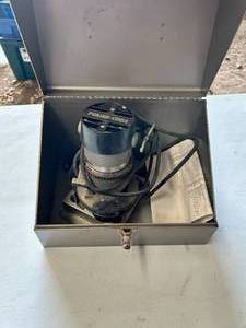 lot 61 image: Porter Cable Router with Fixed Base & Case - Fully Functional -
