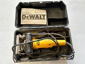 lot 64 image: DEWALT 6.5 Amp Heavy Duty Plate Joiner Kit DW682 - Fully Functional -
