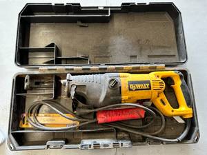 lot 67 image: DeWALT Sawzall - Fully Functional - Includes Extra Blades