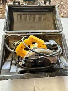 lot 68 image: DeWalt DW359 7-14-Inch 15 Amp Circular Saw - Fully Functional -