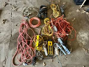 lot 74 image: Big Lot of Extension Cords