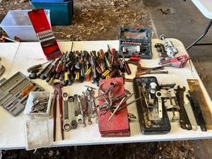 lot 88 image: Huge Variety Lot of Hand Tools - See Pictures