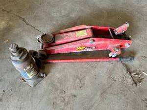 lot 109 image: Bottle Jack & Floor Jack Lot - Fully Functional -
