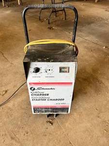 lot 113 image: Battery Charger - Functions, missing plastic knob -
