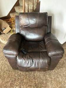 lot 175 image: Leather Power Recliner - Fully Functional -