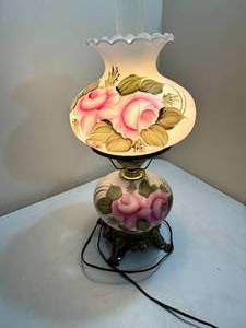 lot 194 image: Vintage Flower Lamp