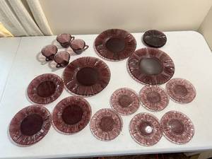 lot 202 image: Colored Vintage Glassware Set