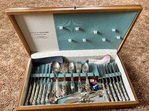lot 211 image: Reed & Barton Silver Plated Silverware Set