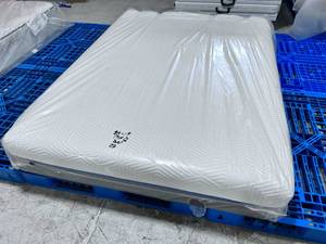 lot 19 image: Medium Firm 10 Memory Foam Queen Mattress