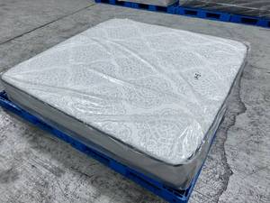 lot 3 image: 10 Firm Hybrid King Mattress